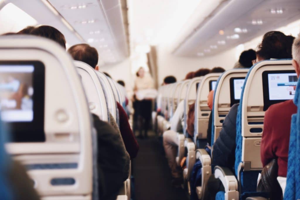 the-cheapest-days-to-book-flights-cabin-image